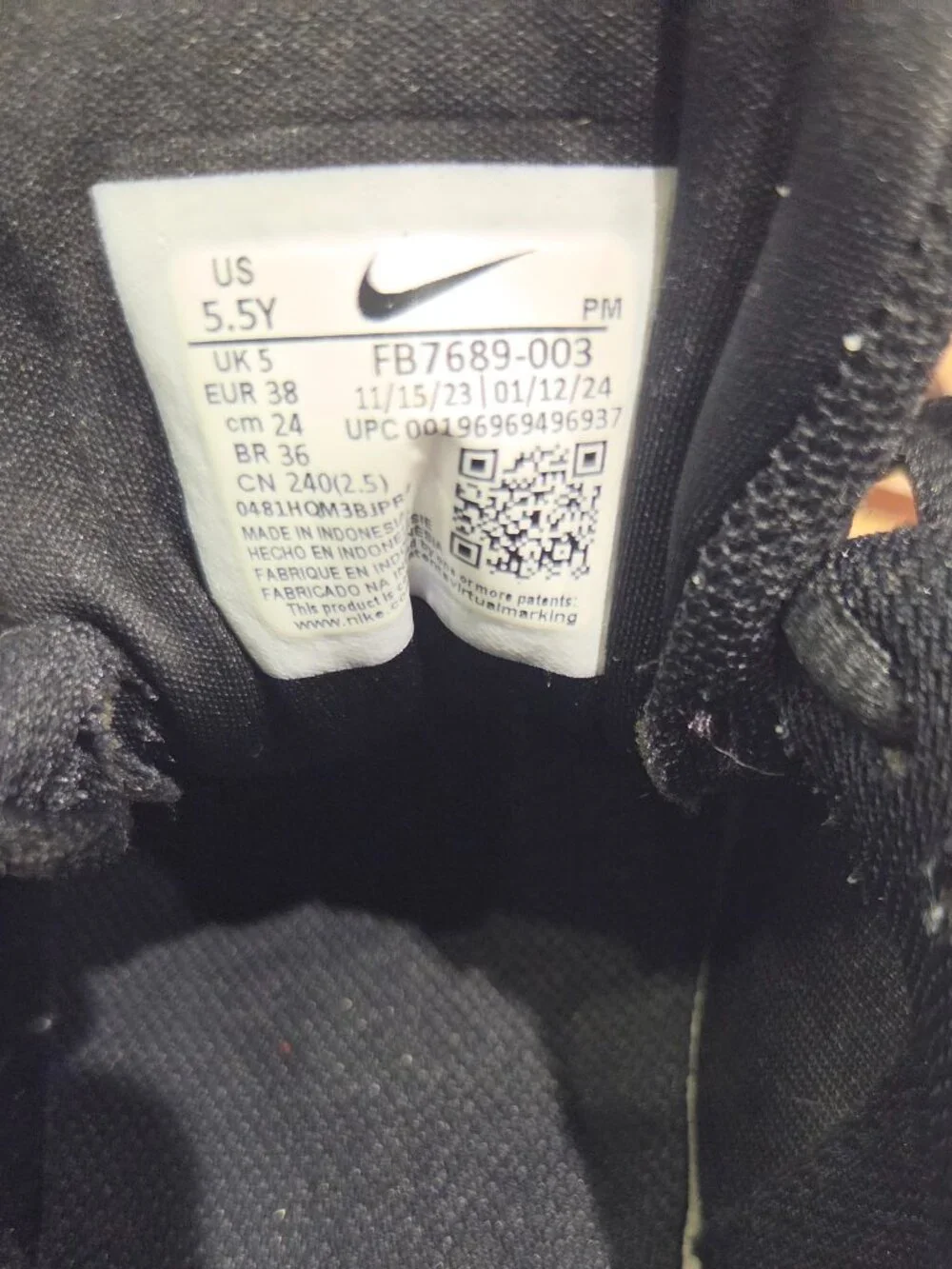 NIKE YOUTH RUNNING SHOES, SIZE 5.5Y